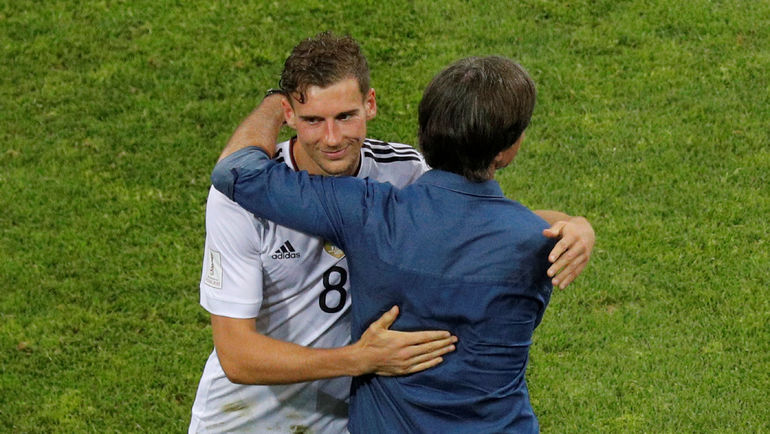 Леон ГОРЕЦКА (слева) и главный тренер сборной Германии Йоахим ЛЕВ. Фото REUTERS Леон ГОРЕЦКА (слева) и главный тренер сборной Германии Йоахим ЛЕВ. Фото REUTERS