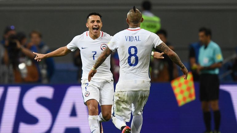 Реализуют ли чилийцы во главе с Алексисом САНЧЕСОМ (№7) и Артуро ВИДАЛЕМ мечту о победе в Кубке конфедераций? Фото AFP Реализуют ли чилийцы во главе с Алексисом САНЧЕСОМ (№7) и Артуро ВИДАЛЕМ мечту о победе в Кубке конфедераций? Фото AFP