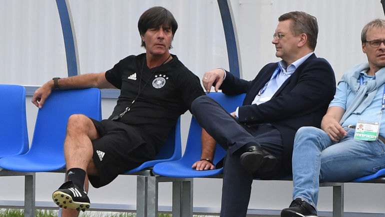 Июнь. Сочи. Йоахим ЛЕВ (слева) и Райнхард ГРИНДЕЛЬ (в центре). Фото AFP Июнь. Сочи. Йоахим ЛЕВ (слева) и Райнхард ГРИНДЕЛЬ (в центре). Фото AFP