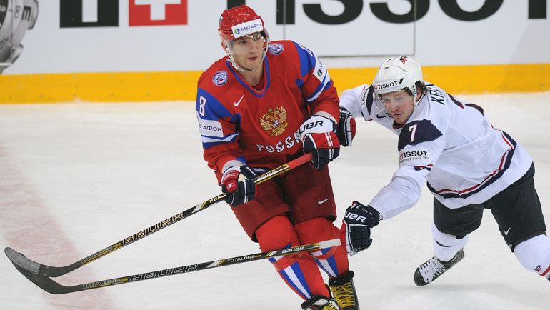 Дэнни КРИСТО (справа) против Александра ОВЕЧКИНА на ЧМ-2013. Фото AFP Дэнни КРИСТО (справа) против Александра ОВЕЧКИНА на ЧМ-2013. Фото AFP