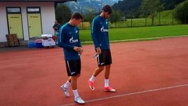 Сегодня. Кицбюэль. Дмитрий ПОЛОЗ (слева) и Александр ЕРОХИН.