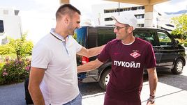 Суббота. Филлах. Марко ПЕТКОВИЧ (слева) и главный тренер красно-белых Массимо КАРРЕРА.