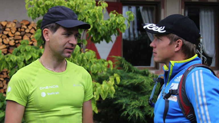Иван ЧЕРЕЗОВ (справа) и Оле Эйнар БЬОРНДАЛЕН. Фото biathlonrus.com Иван ЧЕРЕЗОВ (справа) и Оле Эйнар БЬОРНДАЛЕН. Фото biathlonrus.com