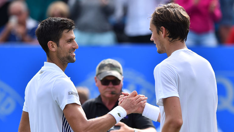 Даниил МЕДВЕДЕВ (справа) и Новак ДЖОКОВИЧ. Фото AFP Даниил МЕДВЕДЕВ (справа) и Новак ДЖОКОВИЧ. Фото AFP