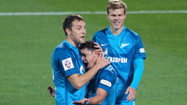 ЖУЛИАНУ (в центре) с Артемом ДЗЮБОЙ (слева) и Александром КОКОРИНЫМ.