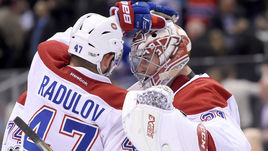 Кэри ПРАЙС (справа) получил солидную прибавку в зарплате. А Александру РАДУЛОВУ пришлось искать счастья в другом месте.