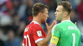 24 июня. Казань. Мексика – Россия – 2:1. Максим КАНУННИКОВ, Игорь АКИНФЕЕВ и Станислав ЧЕРЧЕСОВ.