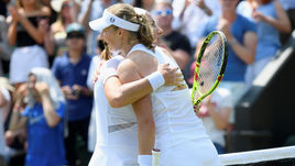 Четверг. Лондон. Светлана КУЗНЕЦОВА (слева) и Екатерина МАКАРОВА.