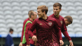 Александр КОКОРИН (слева), по всей видимости, будет конкурировать в клубе не с Федором СМОЛОВЫМ, а с Себастьяном Дриусси.