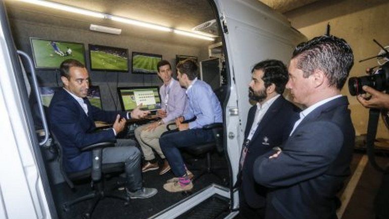 ...в том числе в передвижной студии. ...в том числе в передвижной студии.