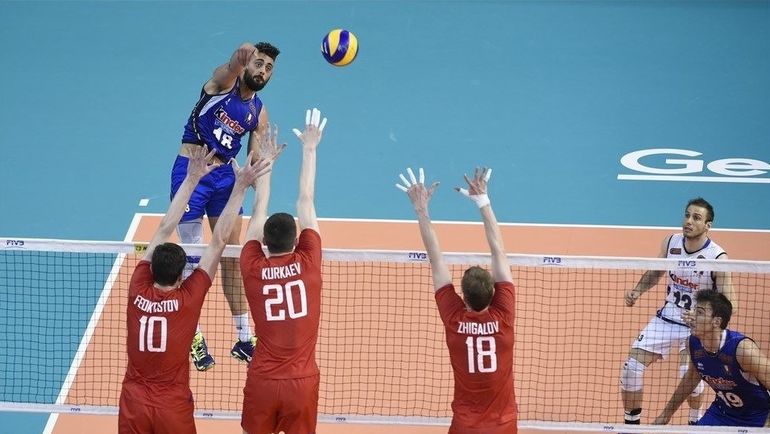 Россияне празднуют победу. Фото fivb.com Россияне празднуют победу. Фото fivb.com