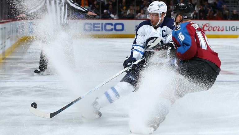 В минувшем сезоне Никита ЗАДОРОВ (справа) провел всего 56 матчей, набрав 10 очков. Фото AFP В минувшем сезоне Никита ЗАДОРОВ (справа) провел всего 56 матчей, набрав 10 очков. Фото AFP