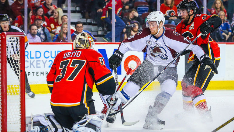 Михаил ГРИГОРЕНКО (в центре) предпочел продолжить карьеру в КХЛ. Фото USA TODAY Sports Михаил ГРИГОРЕНКО (в центре) предпочел продолжить карьеру в КХЛ. Фото USA TODAY Sports