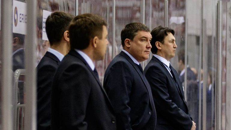 Анвар ГАТИЯТУЛИН (второй справа) и его помощники. Фото hctraktor.org Анвар ГАТИЯТУЛИН (второй справа) и его помощники. Фото hctraktor.org