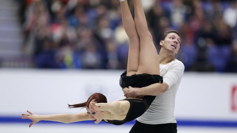 Екатерина БОБРОВА (слева) и Дмитрий СОЛОВЬЕВ на чемпионате Европы-2017. Фото REUTERS Екатерина БОБРОВА (слева) и Дмитрий СОЛОВЬЕВ на чемпионате Европы-2017. Фото REUTERS