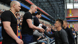 Четверг. Москва. Александр ГОЛОВИН пообещал болельщикам, что не уйдет из ЦСКА, пока клуб не вернет золото.