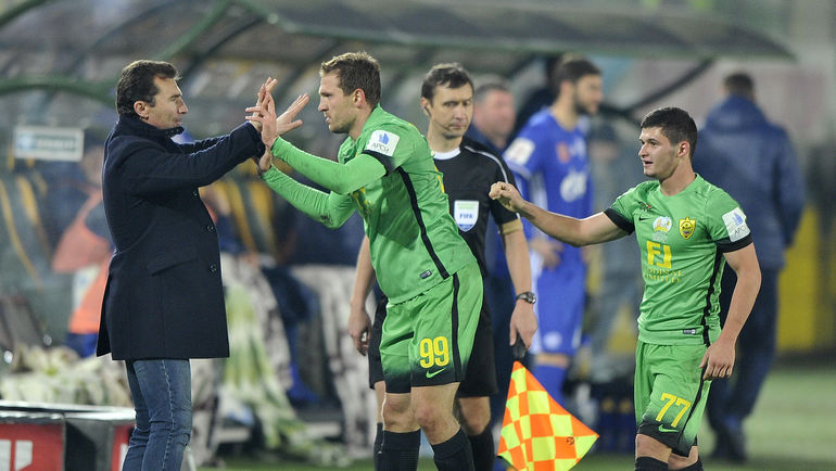 Александр ГРИГОРЯН (слева) и Александр ПРУДНИКОВ (№99). Фото Сергей РАСУЛОВ/NewsTeam Александр ГРИГОРЯН (слева) и Александр ПРУДНИКОВ (№99). Фото Сергей РАСУЛОВ/NewsTeam