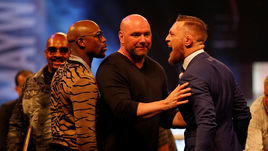 Вчера. Лондон. Флойд МЕЙУЭЗЕР (слева) и Конор МАКГРЕГОР.