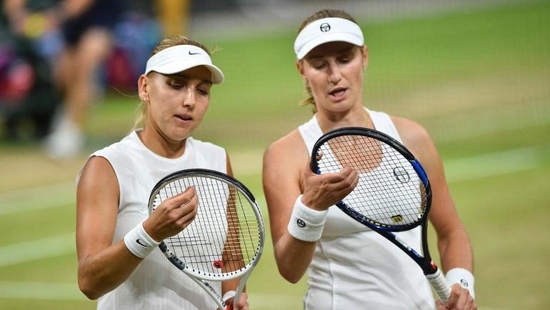 Суббота. Лондон. Елена ВЕСНИНА (слева) и Екатерина МАКАРОВА. Фото REUTERS Суббота. Лондон. Елена ВЕСНИНА (слева) и Екатерина МАКАРОВА. Фото REUTERS