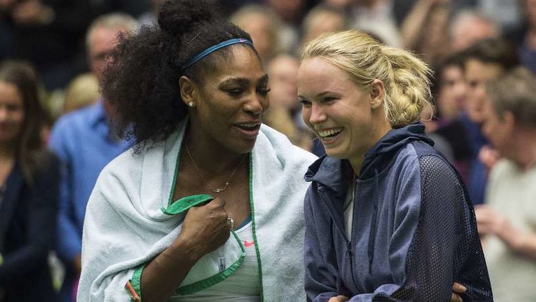 Каролин ВОЗНЯЦКИ (справа) и Серена УИЛЬЯМС. Фото REUTERS Каролин ВОЗНЯЦКИ (справа) и Серена УИЛЬЯМС. Фото REUTERS