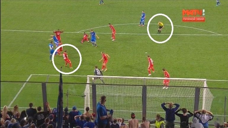 83-я минута. Спорный момент в штрафной красно-белых. 83-я минута. Спорный момент в штрафной красно-белых.