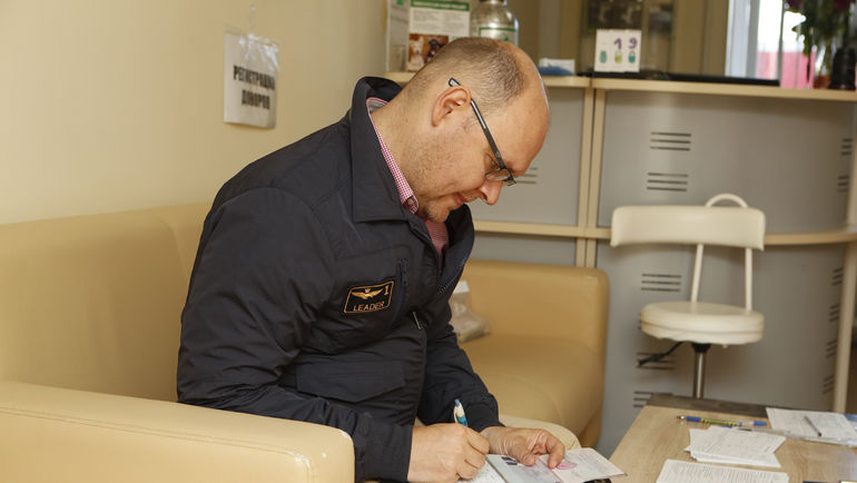 Илья ГЕРКУС перед процедурой забора крови. Илья ГЕРКУС перед процедурой забора крови.