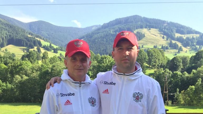 Президент Ассоциации врачей - любителей футбола Геннадий ВОЙЧИШИН (слева) и исполнительный директор Николай ПОЛЯКОВ. Президент Ассоциации врачей - любителей футбола Геннадий ВОЙЧИШИН (слева) и исполнительный директор Николай ПОЛЯКОВ.