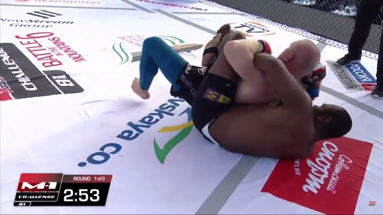 Россиянин ушел в оборону. Россиянин ушел в оборону.