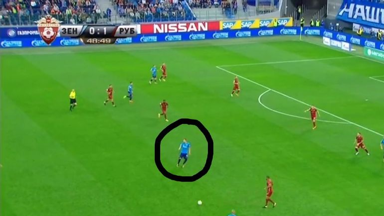 Чтобы получить мяч, Дзюба зачастую вынужден опускаться ближе к середине поля. Чтобы получить мяч, Дзюба зачастую вынужден опускаться ближе к середине поля.