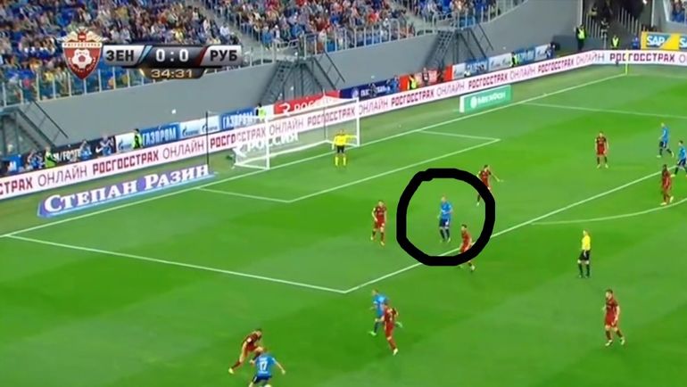 Почти всегда Дзюба в матчах чемпионата России находится под плотной опекой. Почти всегда Дзюба в матчах чемпионата России находится под плотной опекой.