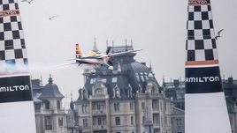 Ливень застал асов в небе Казани. Россия познакомилась с элитными авиагонками