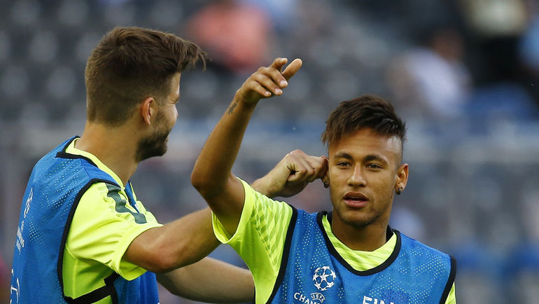 Жерар ПИКЕ и НЕЙМАР. Фото REUTERS Жерар ПИКЕ и НЕЙМАР. Фото REUTERS