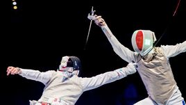 Среда. Лейпциг. Матч за третье место по фехтованию на рапирах на чемпионате мира между сборными России и Франции: Тимур САФИН (слева) против Жульена МАРТИНА.