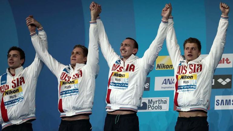 Михаил ДОВГАЛЮК, Михаил ВЕКОВИЩЕВ, Данила ИЗОТОВ и Александр КРАСНЫХ. Фото AFP Михаил ДОВГАЛЮК, Михаил ВЕКОВИЩЕВ, Данила ИЗОТОВ и Александр КРАСНЫХ. Фото AFP