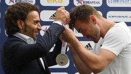 Генеральный директор ЦСКА Роман БАБАЕВ (слева) и голкипер Игорь АКИНФЕЕВ.