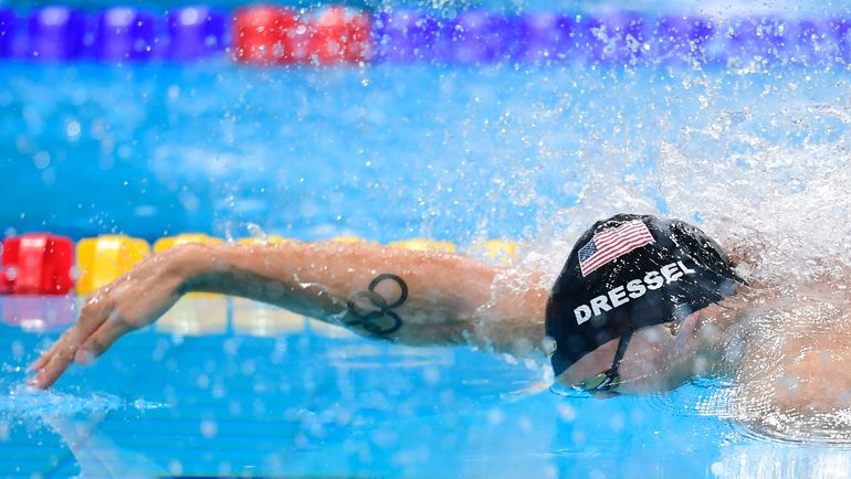 Кэлеб ДРЕССЕЛ выигрывает со сборной США смешанную эстафету 4х100 метров вольным стилем. Фото REUTERS Кэлеб ДРЕССЕЛ выигрывает со сборной США смешанную эстафету 4х100 метров вольным стилем. Фото REUTERS