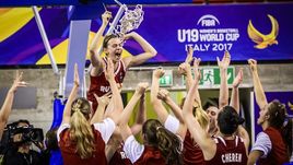 Вчера. Удине. США - Россия - 82:86. Россиянки празднуют победу на чемпионате мира.