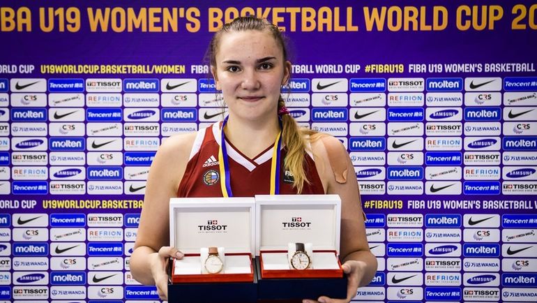 Мария ВАДЕЕВА с призами MVP турнира. Фото FIBA Мария ВАДЕЕВА с призами MVP турнира. Фото FIBA