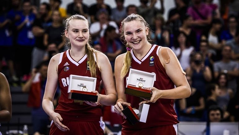 Раиса МУСИНА (слева) стала самым результативным игроком финала в составе российской команды. Фото FIBA Раиса МУСИНА (слева) стала самым результативным игроком финала в составе российской команды. Фото FIBA