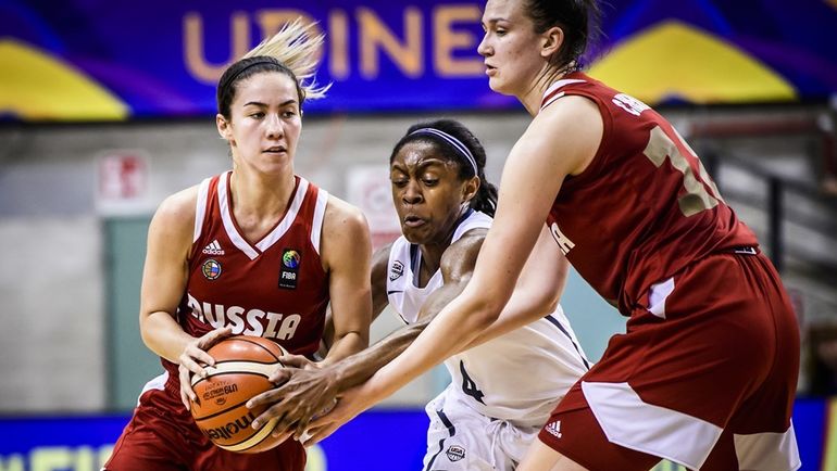Виктория ЗАВЬЯЛОВА (слева). Фото FIBA Виктория ЗАВЬЯЛОВА (слева). Фото FIBA