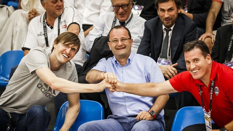 Андрей КИРИЛЕНКО (слева) присутствовал на матче. Фото FIBA Андрей КИРИЛЕНКО (слева) присутствовал на матче. Фото FIBA