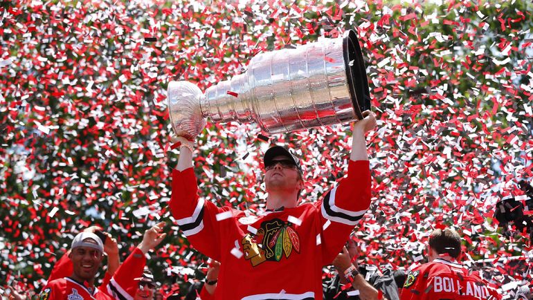 Брайан БИКЕЛЛ с Кубком Стэнли. Фото REUTERS Брайан БИКЕЛЛ с Кубком Стэнли. Фото REUTERS
