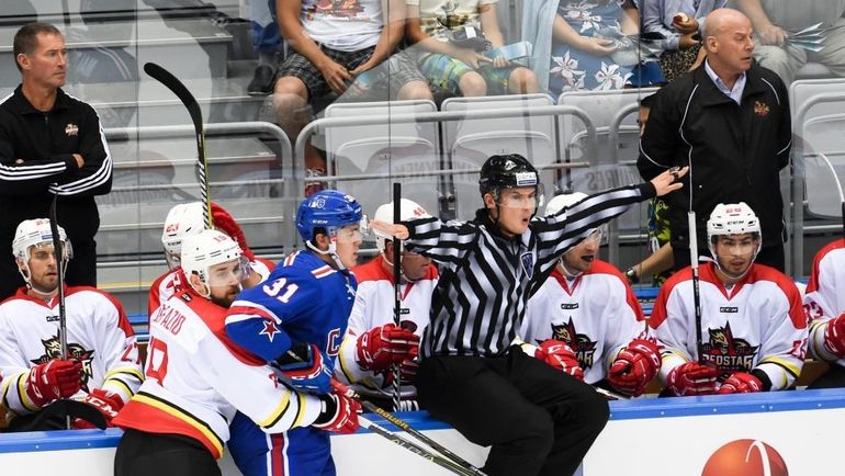 Майк КИНЭН (справа). Фото Сергей ФЕДОСЕЕВ, ХК СКА Майк КИНЭН (справа). Фото Сергей ФЕДОСЕЕВ, ХК СКА