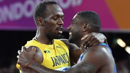 Суббота. Лондон. Джастин ГЭТЛИН (справа) обошел Усэйна БОЛТА в последнем индивидуальном забеге в карьере ямайца.