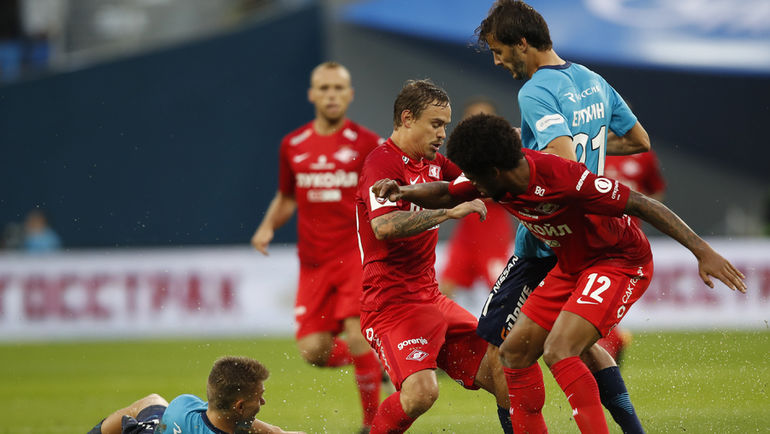 Луиз АДРИАНУ (№12) был удален в концовке встречи. Фото Александр ВОЛГИН Луиз АДРИАНУ (№12) был удален в концовке встречи. Фото Александр ВОЛГИН