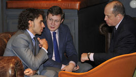 Роман БАБАЕВ (слева), Максим МИТРОФАНОВ (в центре) и Сергей ПРЯДКИН входят в комитет профессионального футбола РФС, который займется разработкой новой формы лимита.