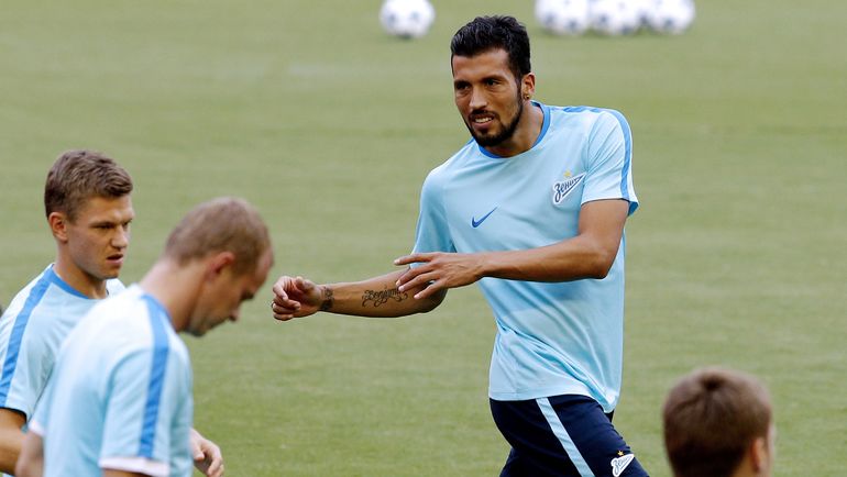 У Эсекиэля ГАРАЯ (второй справа) имеются проблемы со здоровьем. Фото AFP У Эсекиэля ГАРАЯ (второй справа) имеются проблемы со здоровьем. Фото AFP