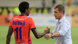 Сегодня. Афины. АЕК - ЦСКА - 0:2. ВИТИНЬЮ и Виктор ГОНЧАРЕНКО.