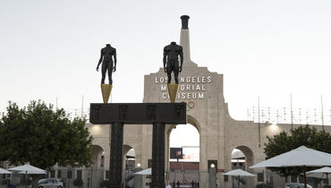 Тень Рейгана, флаг на клюшке и штанга в 335 килограммов 