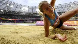 Вчера. Лондон. Дарья КЛИШИНА в лучшей попытке улетела на 6,66 м.